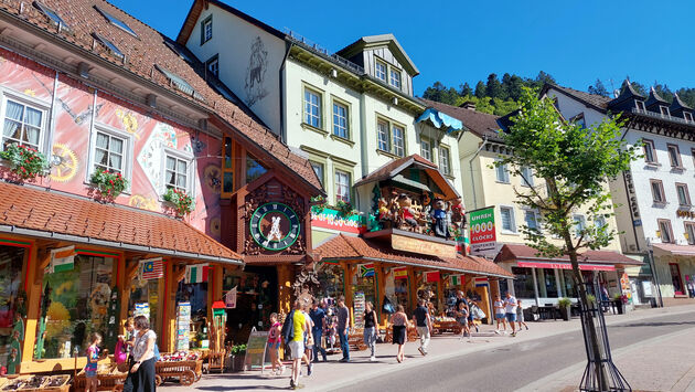 Triberg staat ook bekend om de verkoop van koekoeksklokken en dat is te zien