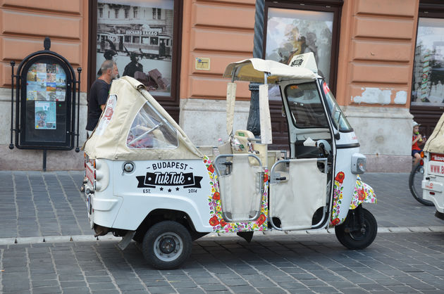 Lopen, fietsen, taxi of met de tuk tuk. Vele manieren om je in Budapest te verplaatsen!