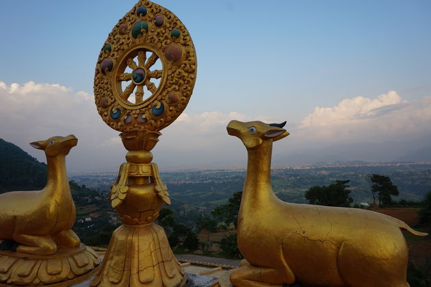 Beelden bij een klooster vlakbij Kathmandu