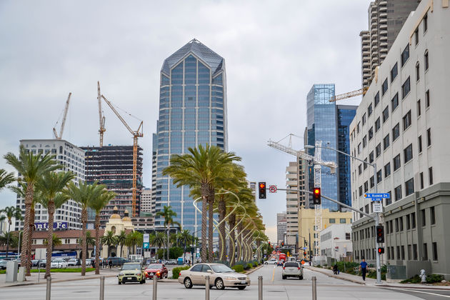 Het uitzicht op de stad tijdens onze wandeling langs de Oostkust van San Diego Bay