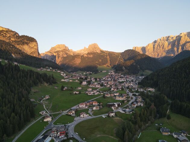 <em>De schitterende bergtoppen vanuit de vallei bij Val Gardena<\/em>