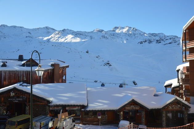 Val Thorens ligt op 2.300 meter hoog: het enige wat je hier ziet zijn (witte) bergen