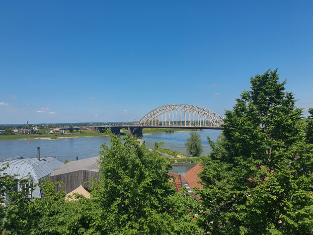 Zeker zo mooi: het uitzicht vanuit het Valkenhofpark