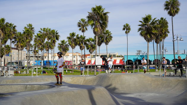 De halfpipe en andere hindernissen voor skateboarders