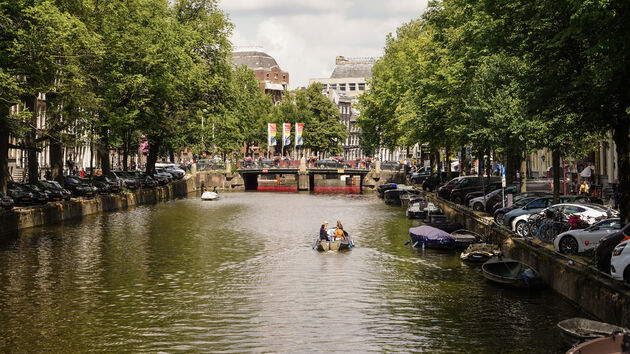 <i>Met een bootje die grachten op is zeker niet alleen voor inwoners weggelegd</i>