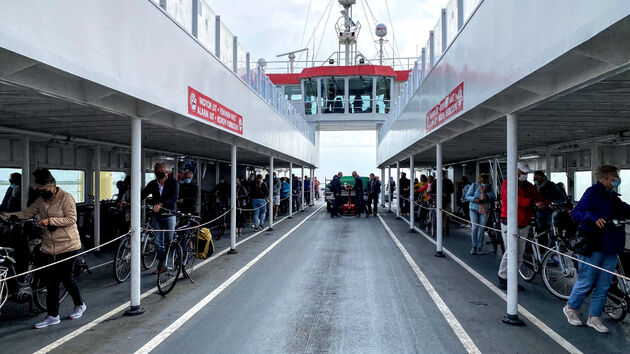 Veerdienst Schiermonnikoog, fietsers, heel veel fietsers..