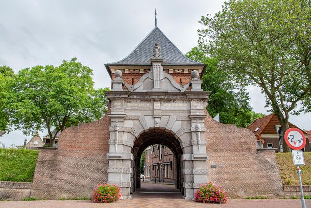 Via de oude Veerpoort loop je de stad binnen