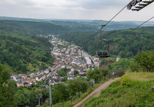 Uitzicht op Vianden vanuit de stoeltjeslift