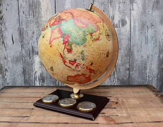 Vintage wereldbol met weerstation (via Etsy)