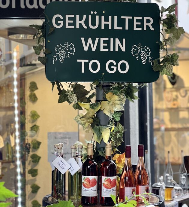 Gekoelde `wijn to go` in Cochem.