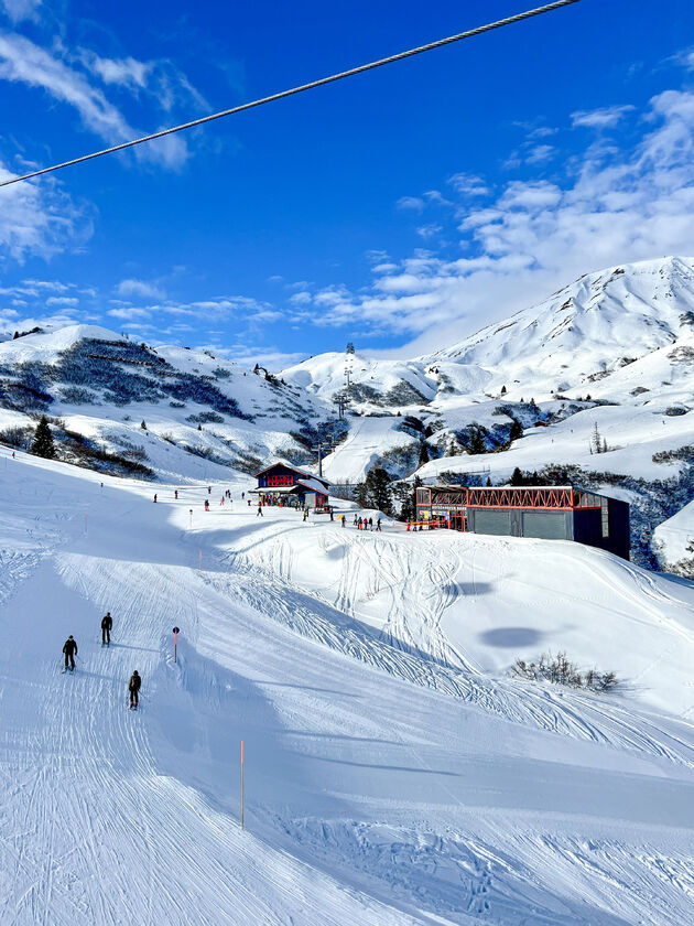 Op een zonnige dag is het heel leuk om van Warth naar. St. Anton te ski\u00ebn