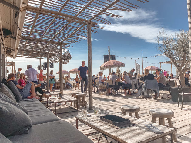 Borrelen en chillen bij Strandclub Witsand