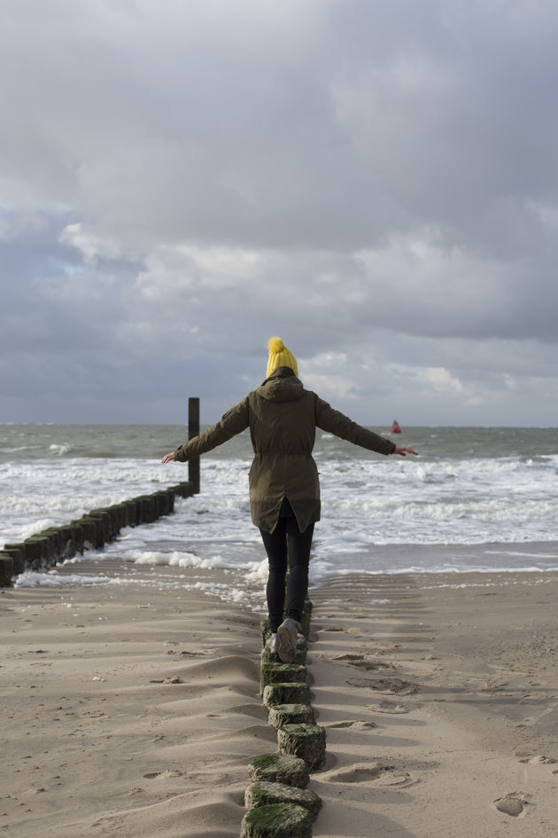 Je voelt je meteen beter als je aan het strand staat, of het nou lekker warm of lekker fris is.