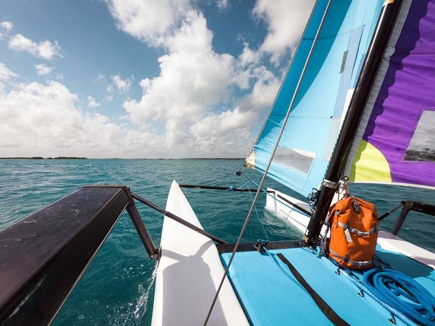 De leukste manier om laguna Bacalar te ontdekken is vanaf een catamaran