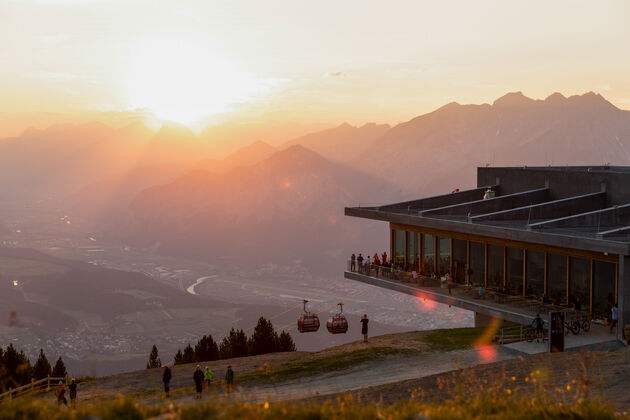 Van een magische zonsondergang in de bergen krijg je nooit genoeg