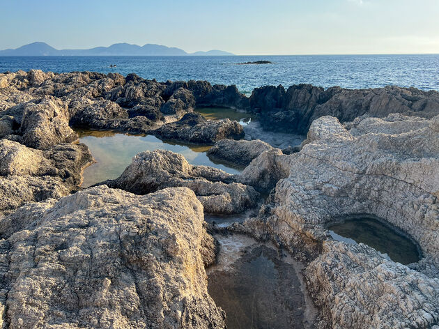 De zoutbaden van Alati Beach