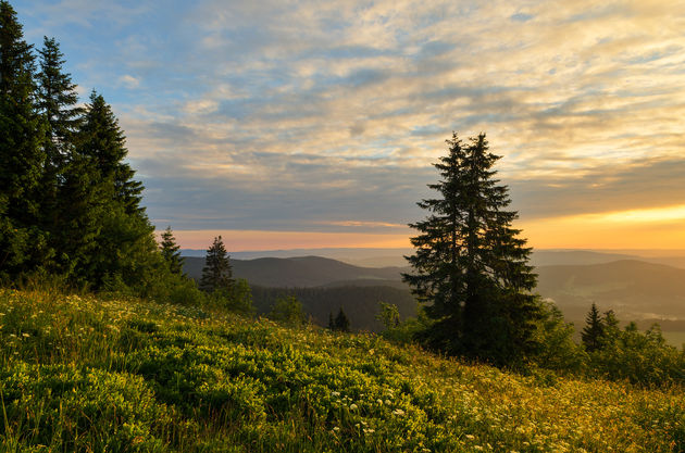 Zonsondergang vanaf de top van de Feldberg in het Zwarte WoudFoto: jospannekoek - Fotolia