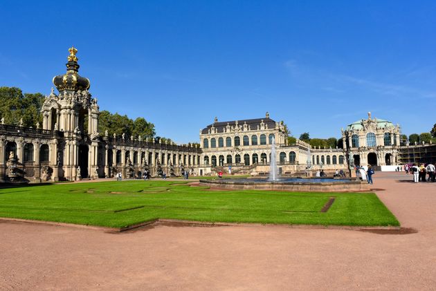 Zwinger op een zonnige dag